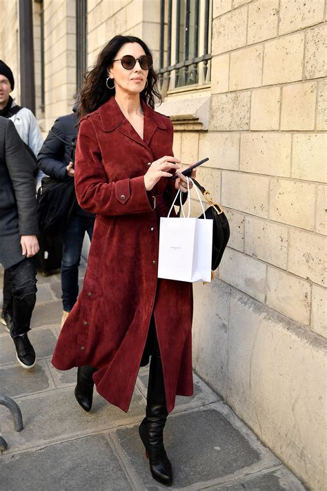 monica bellucci street style.